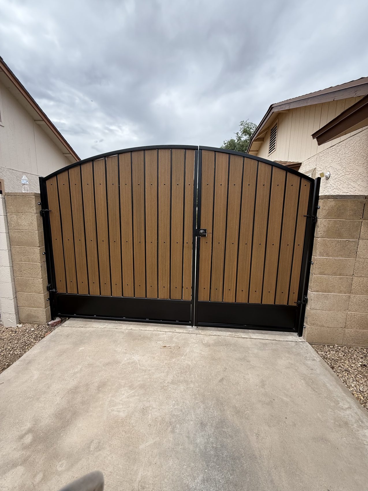 Arch Top Composite Slat Double Gate