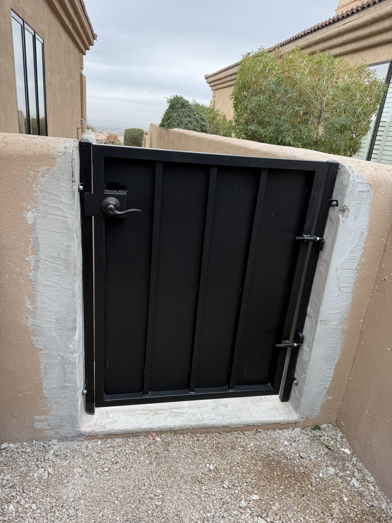Custom gate