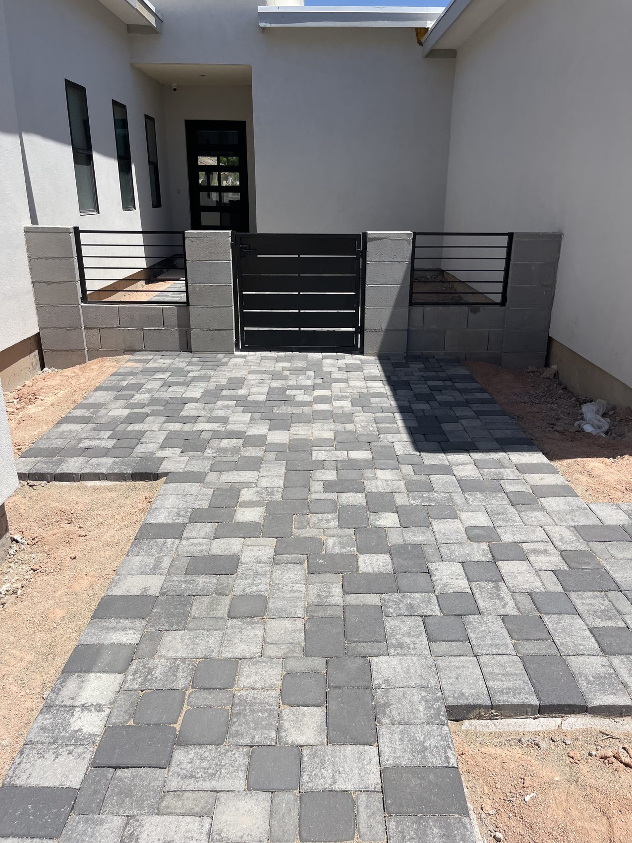 Horizontal Slate Courtyard Entryway