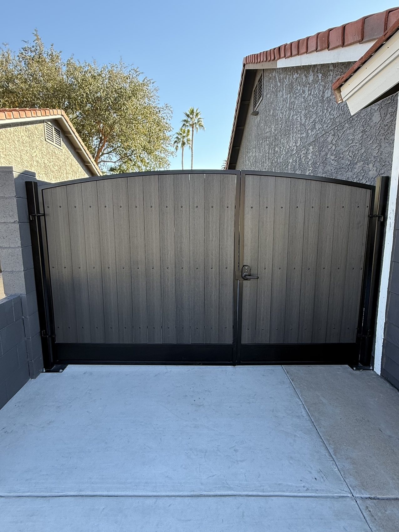 Tongue& Groove Composite Arched Top Gate