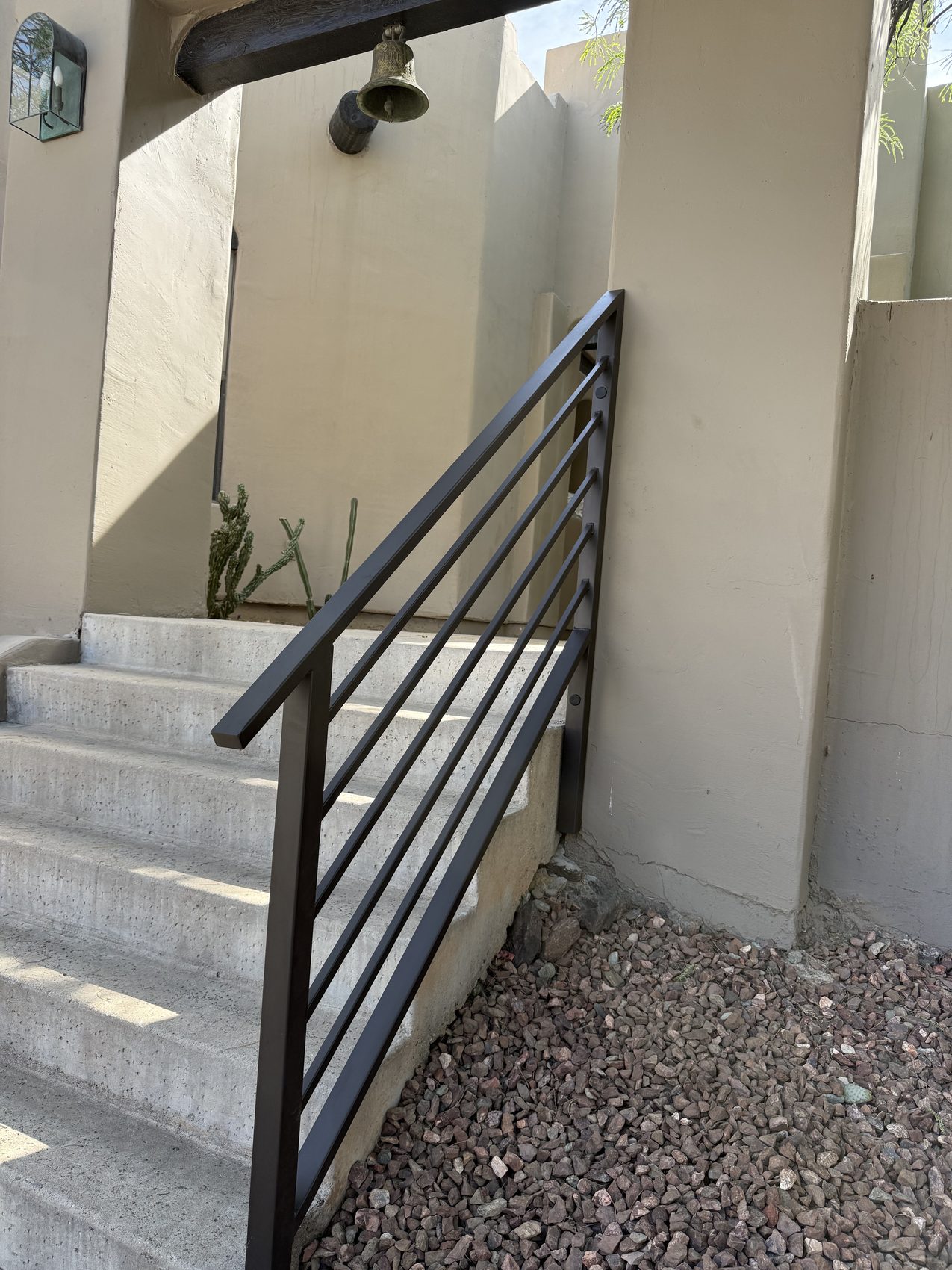 Horizontal Picket Court Yard Railing