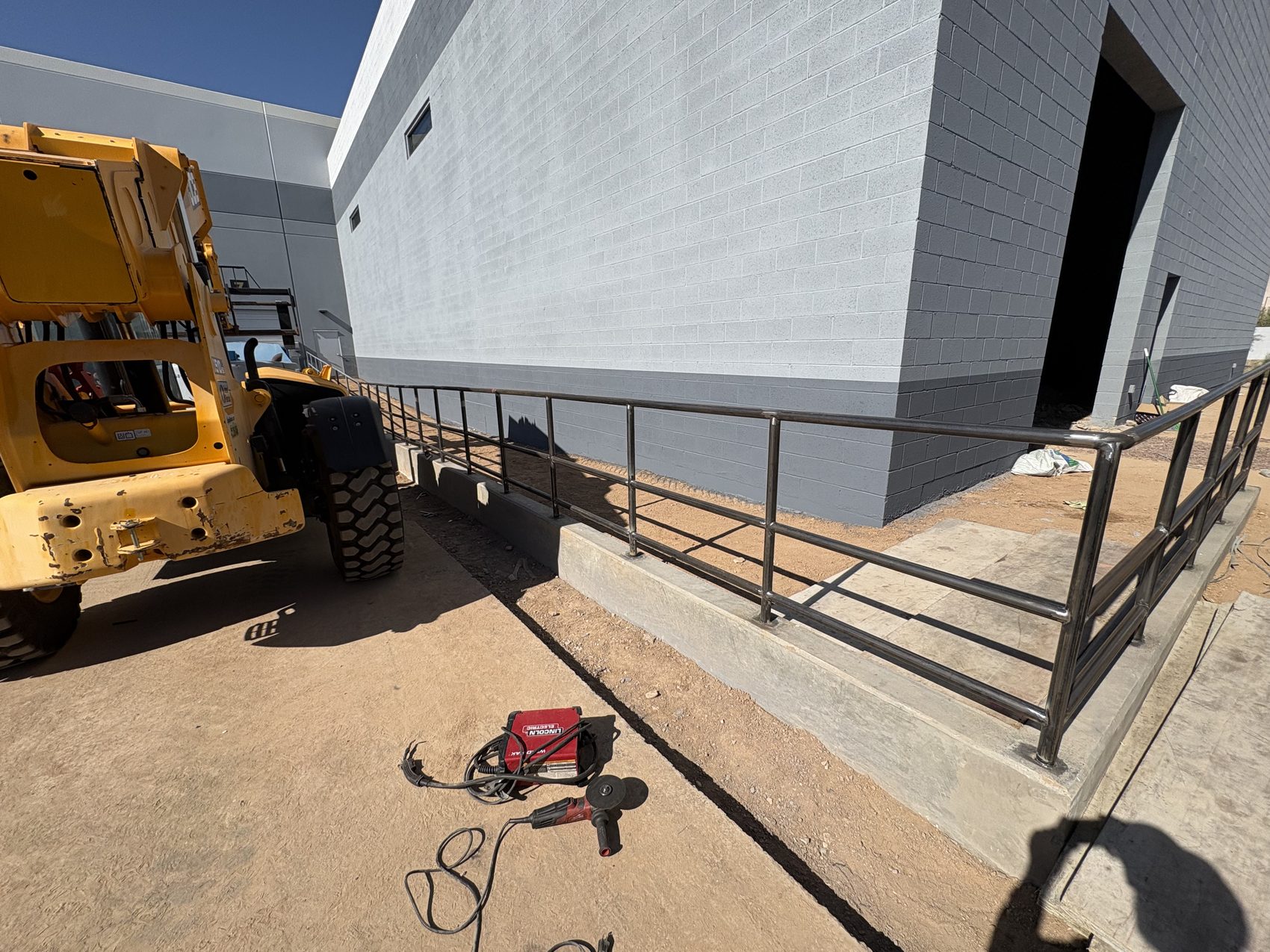 Loading Dock Round Pipe Guard Railing