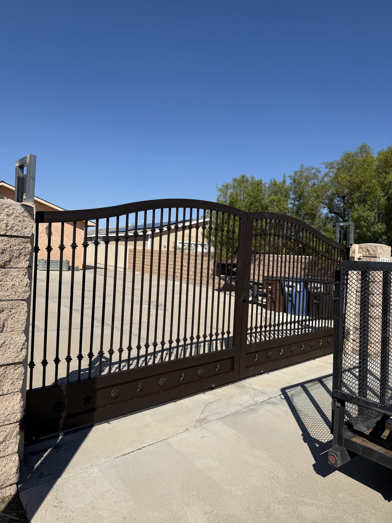 Collar/ CastIron Art Wrought Iron Arch top Double Sliding Gate Side Shot