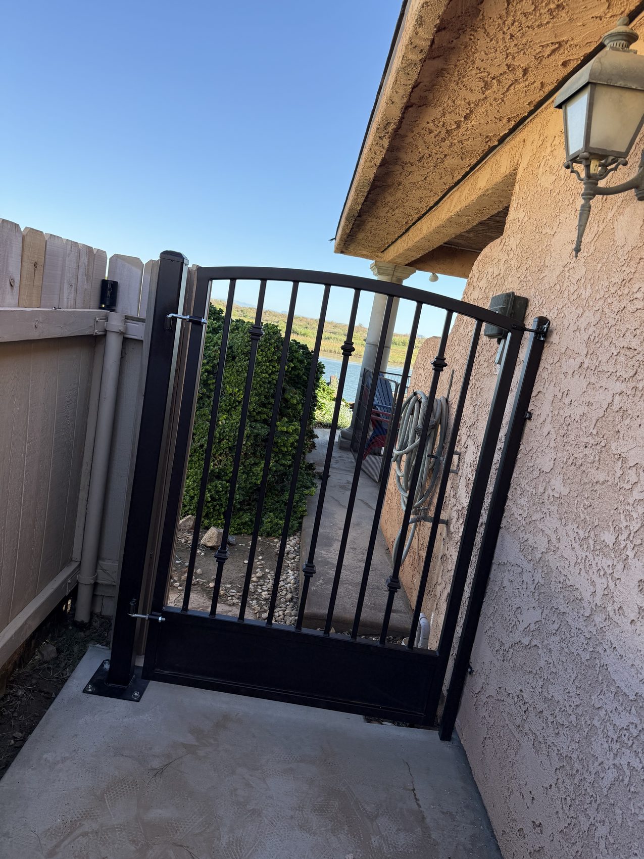 Collar/ CastIron Art Wrought Iron Arch top Single Entry Gate
